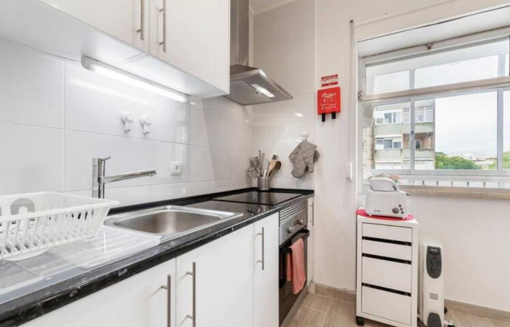 Beautiful 1 Bedroom Apartment Near Benfica Lisboa Eksteriør bilde